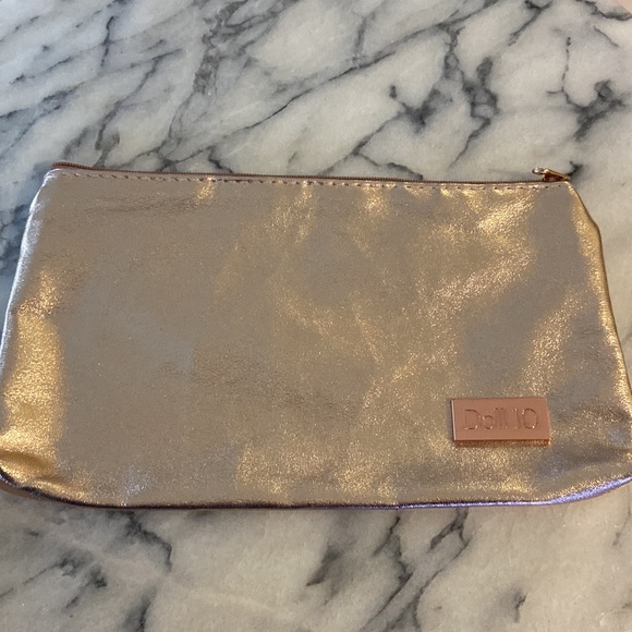 Lot of 4 New Pink/Rose Gold Cosmetic Bags. Great for Travel. - Picture 6 of 9